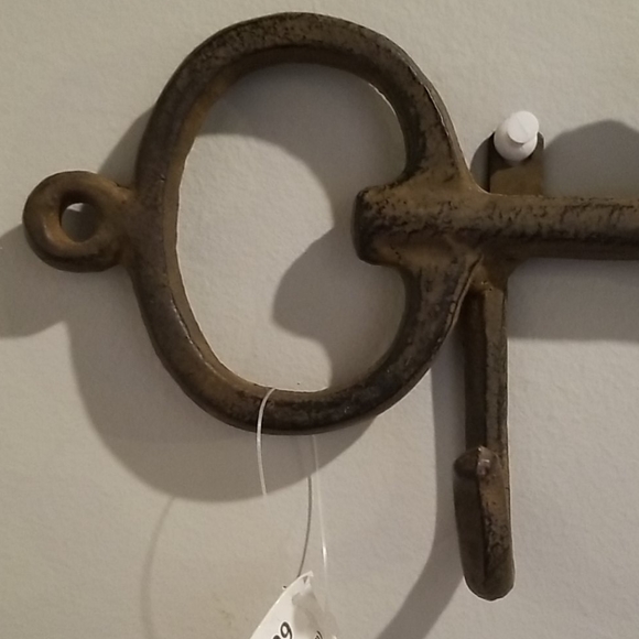 Price Drop!!!! Cast Iron Key Shaped Wall Hook - Picture 4 of 7